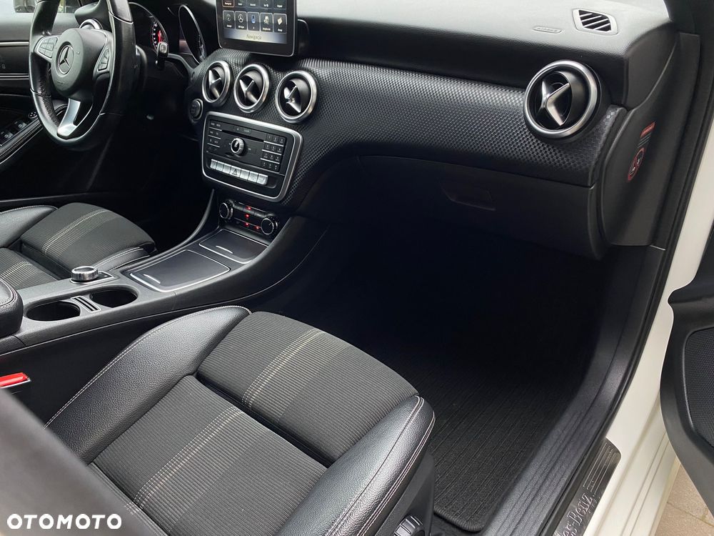 Mercedes-Benz Klasa A 180 7G-DCT Urban - 29