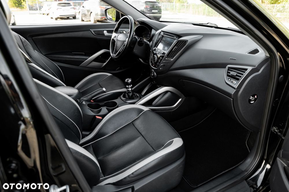 Hyundai Veloster 1.6 Turbo Premium - 24