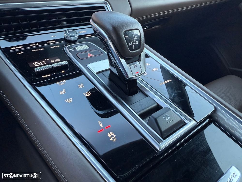 Porsche Panamera Sport Turismo 4 E-Hybrid - 36