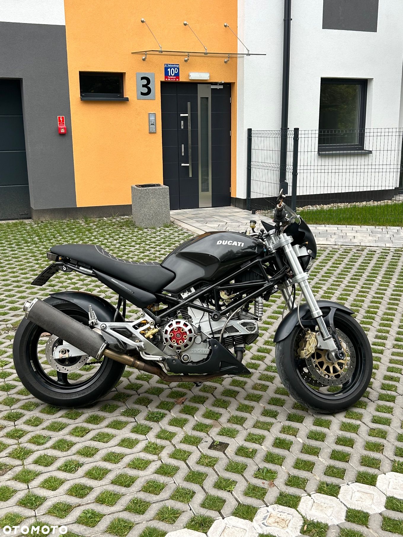 Ducati 900 - 1