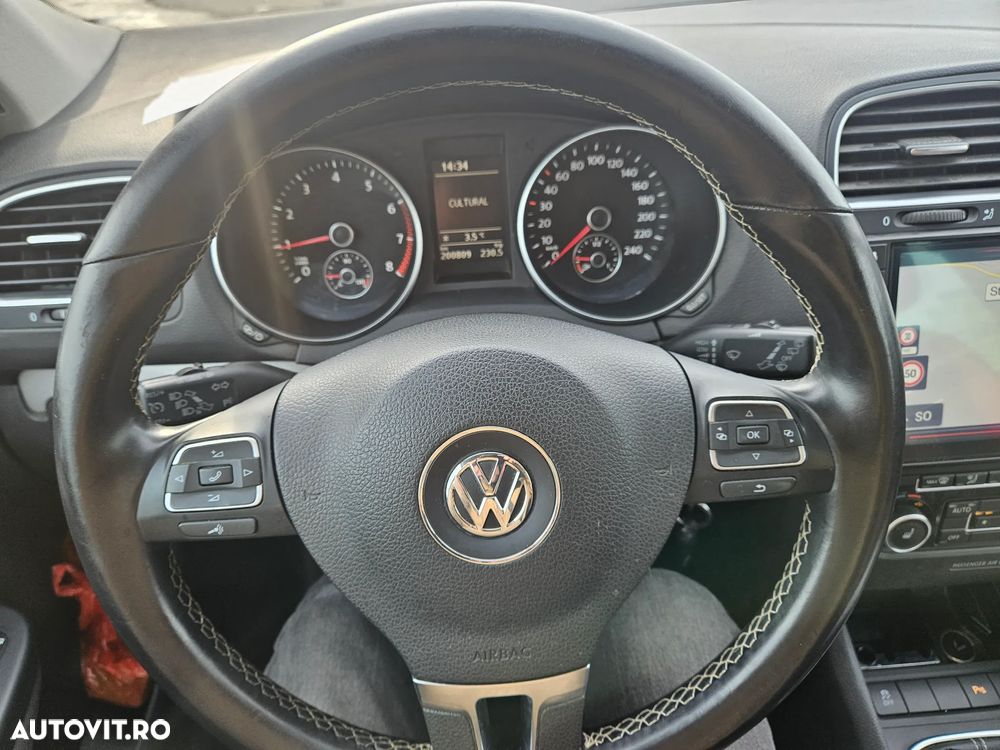 Volkswagen Golf - 10