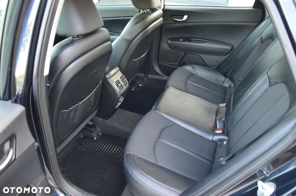 Kia Optima 2.0 L - 16