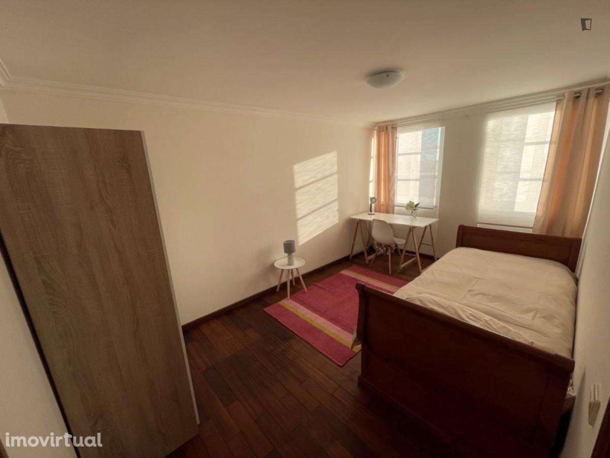 Quarto - localizado em Lisbon - Grande imagem: 3/27