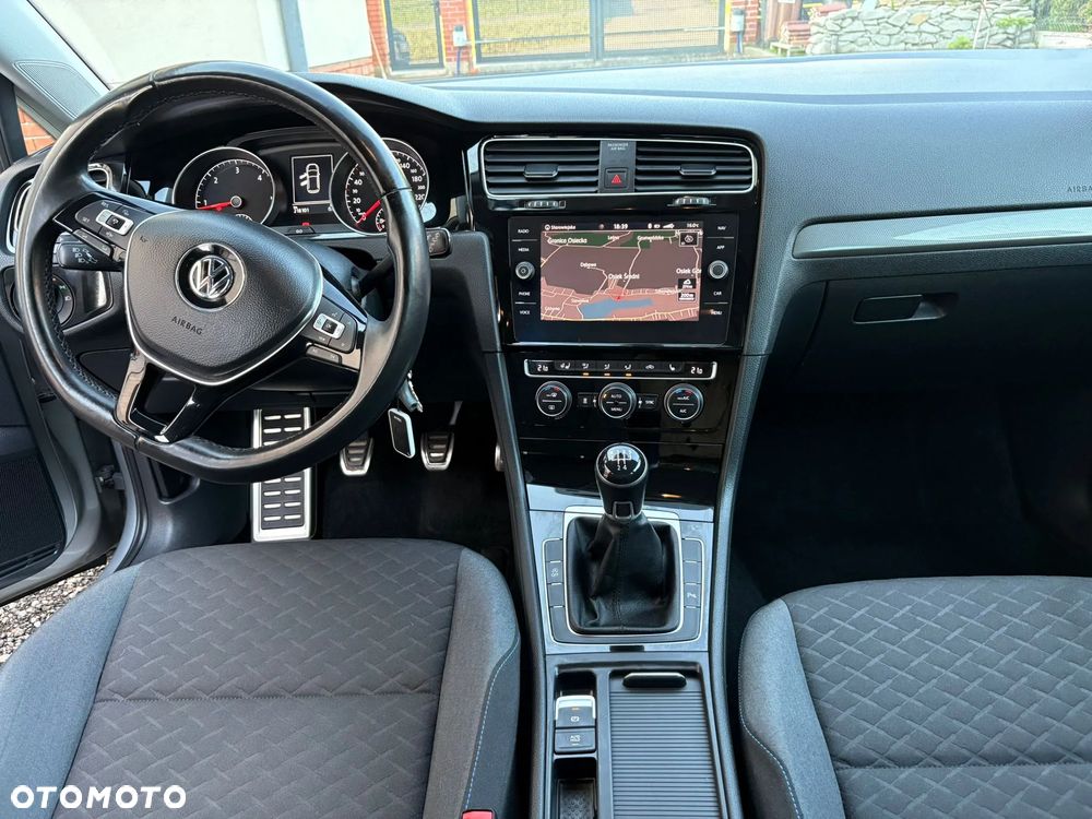 Volkswagen Golf - 22