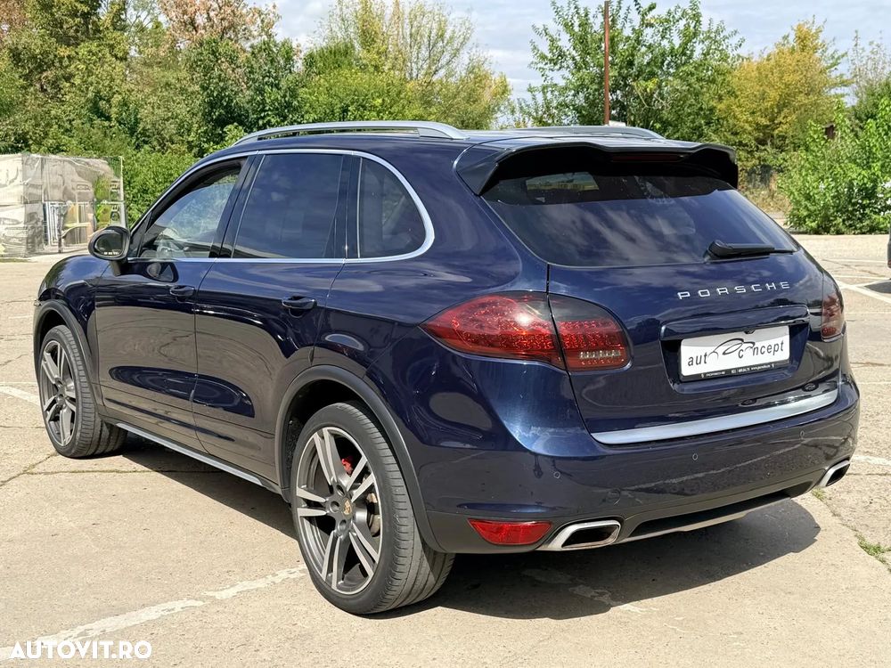 Porsche Cayenne 3.0 L V6 - 6