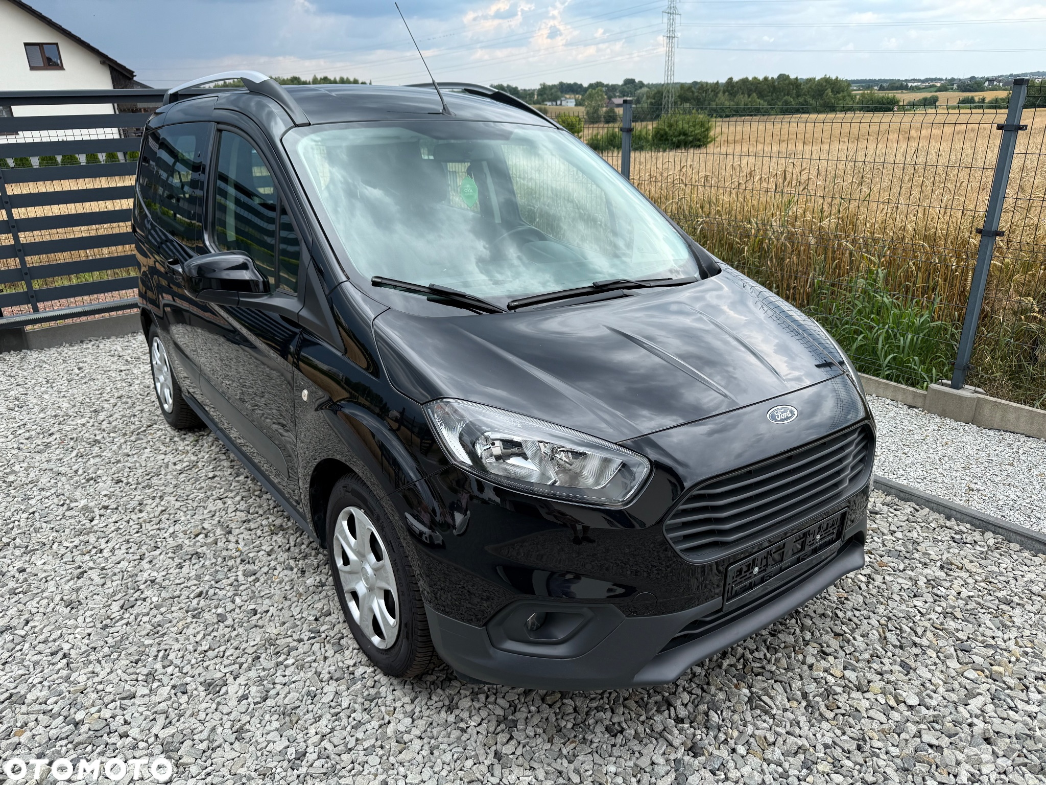 Ford Transit Courier - 10