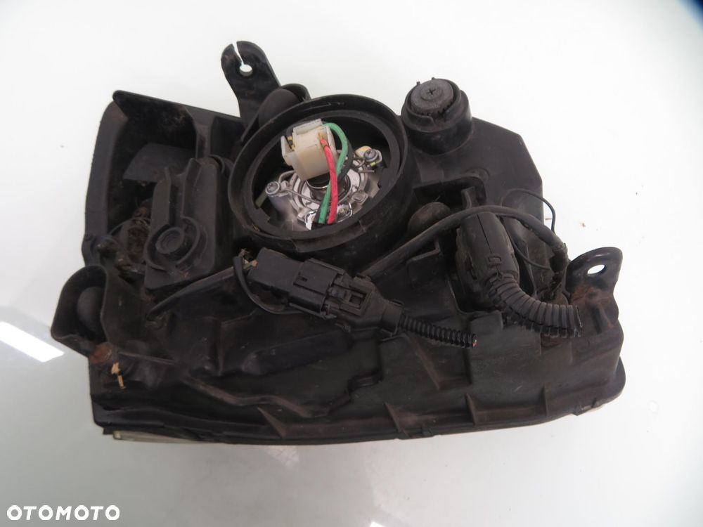 LAMPA LEWA PRZEDNIA KIA CARENS II - 6