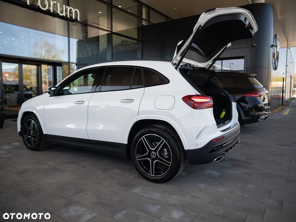 Mercedes-Benz GLA - 28