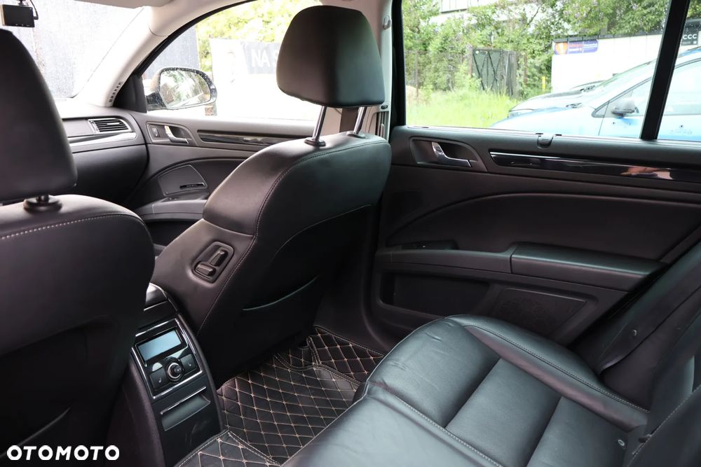 Skoda Superb 2.0 TDI 4x4 Business DSG - 17