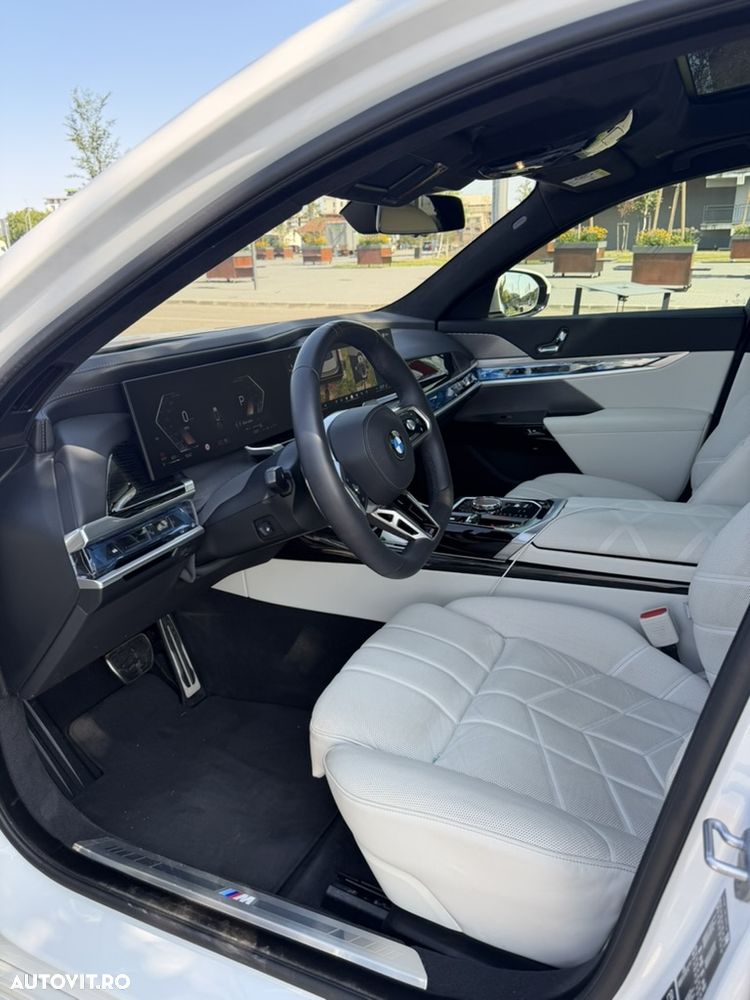 BMW Seria 7 740d xDrive MHEV - 12