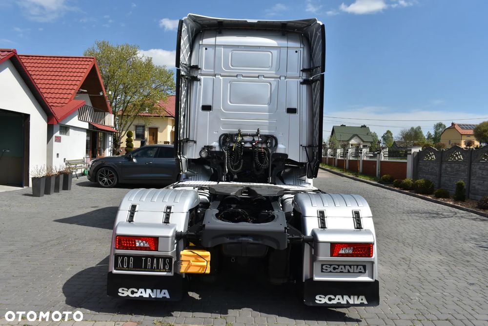 Scania R450 // CROWN EDITION // NAVI // FULL LED TYŁ I PRZÓD // SKÓRY // METALIK // DUŻA NAVI // KLIMA POSTOJOWA // - 8