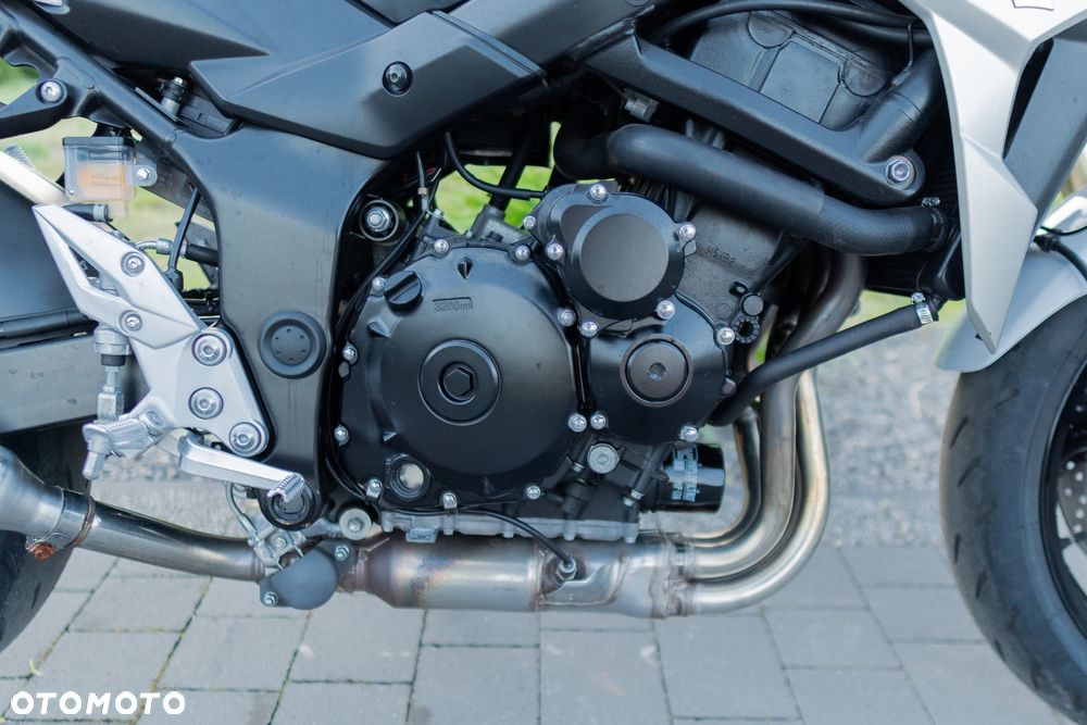 Suzuki GSR - 18
