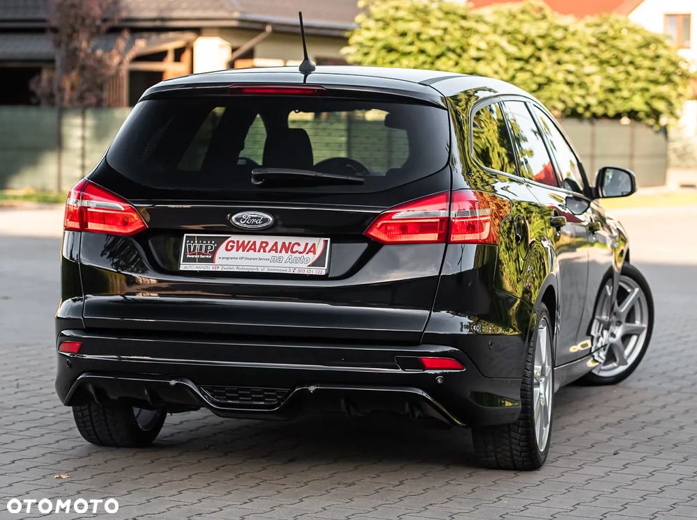 Ford Focus ver-1-5-ecoblue-scr-st--line - 12