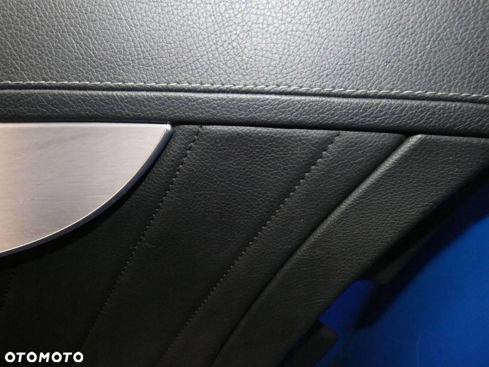 MERCEDES C KLASA W205 BOCZEK TAPICERKA DRZWI PRAWY TYŁ - 2