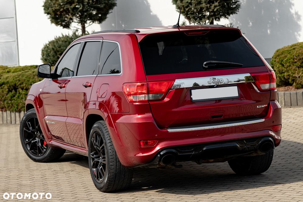 Jeep Grand Cherokee SRT8 - 9