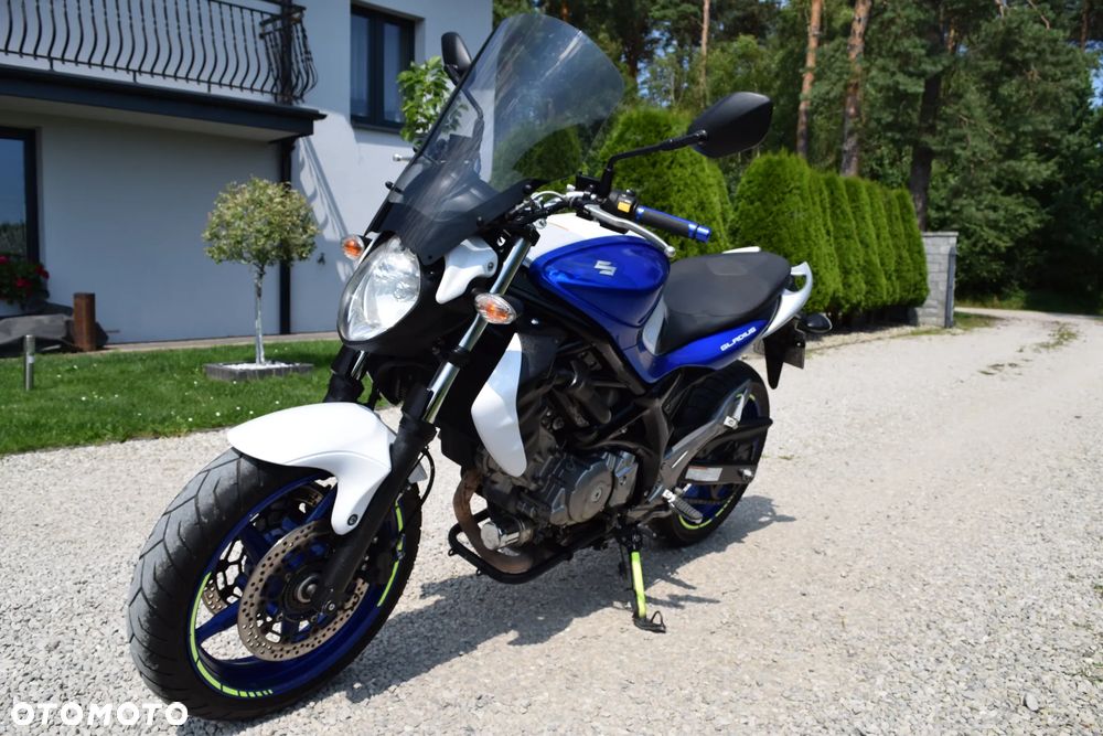 Suzuki Gladius - 2