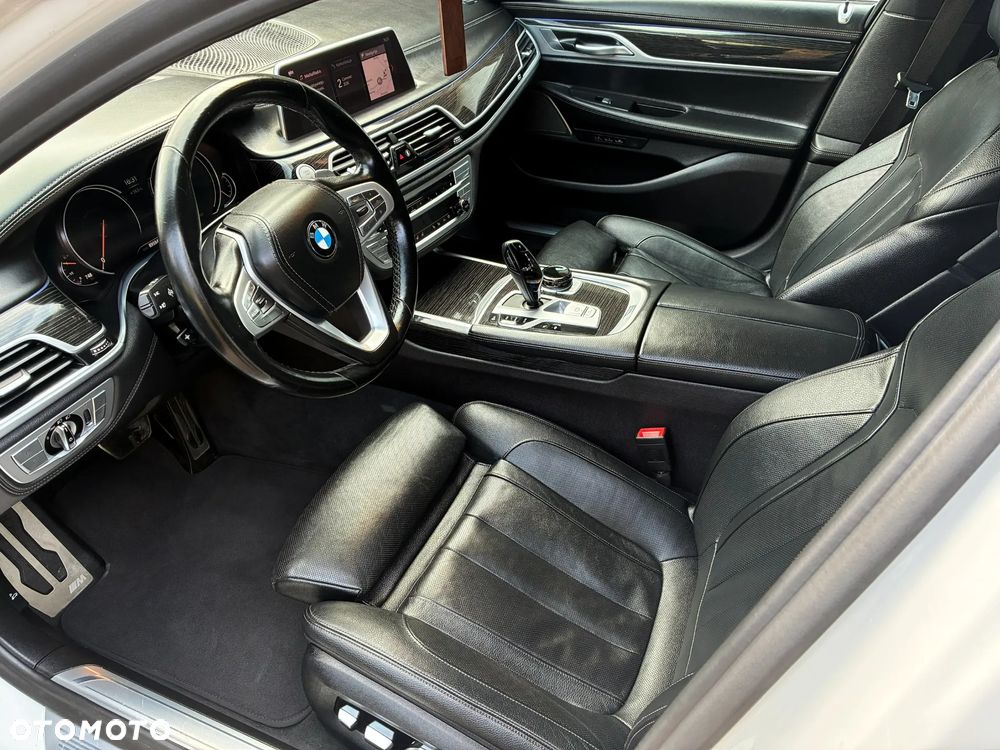 BMW Seria 7 740Li - 28
