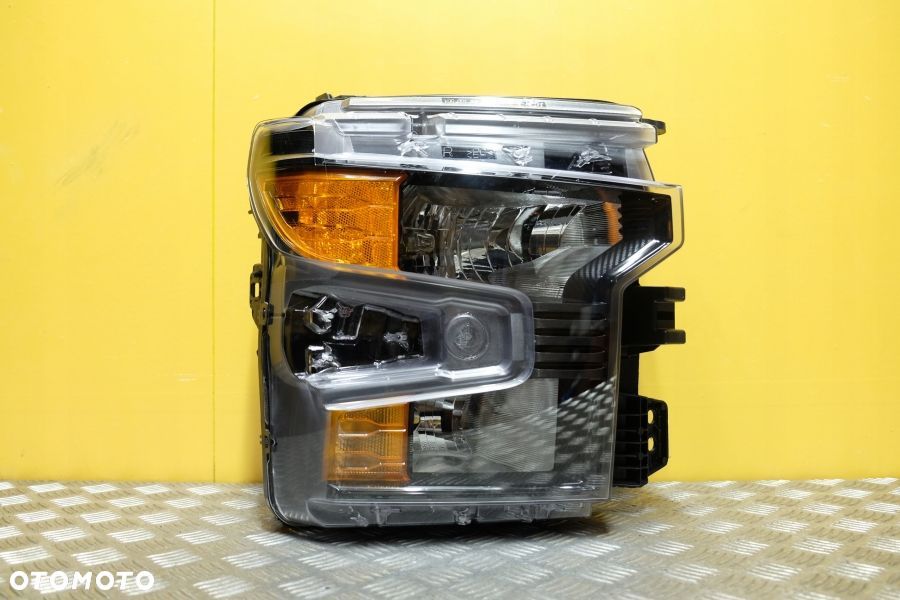 CHEVROLET SILVERADO 1500 2022 2023- REFLEKTOR LAMPA ZWYKŁA PRAWA USA