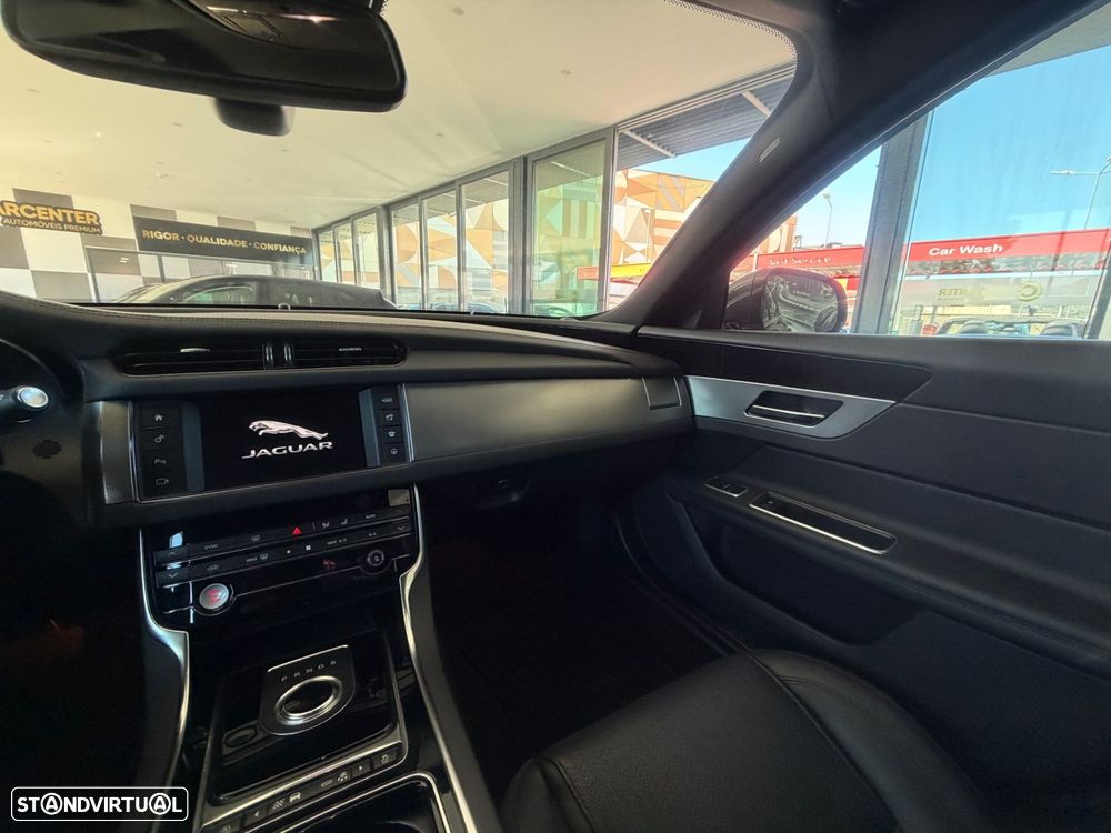 Jaguar XF 2.0 D Pure - 12