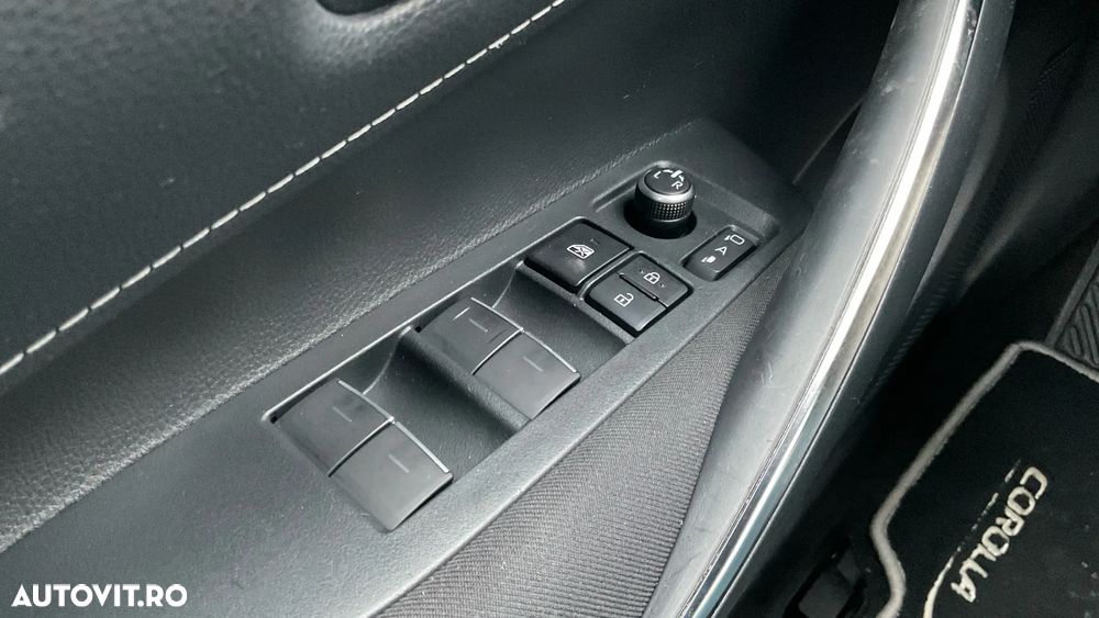 Toyota Corolla 1.8 HSD Dynamic - 29