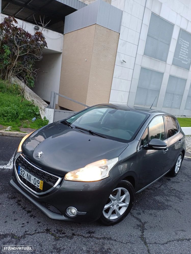 Peugeot 208 - 1