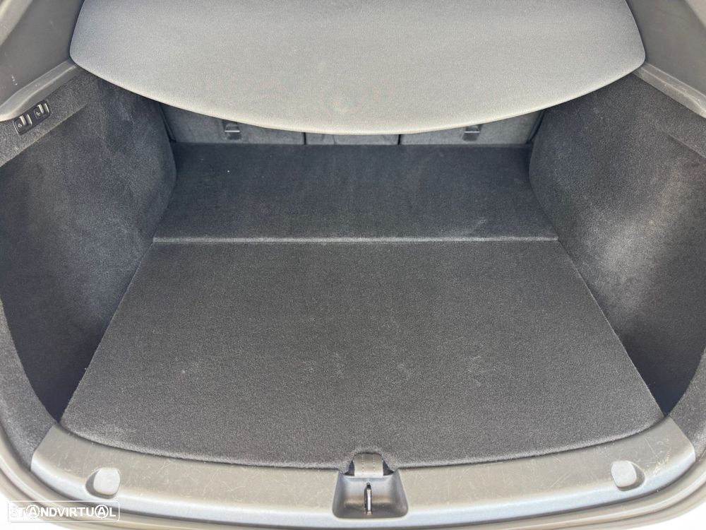 Tesla Model Y Long Range Tração Traseira - 47