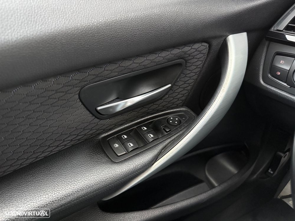 BMW 320 d Auto Pack M - 24