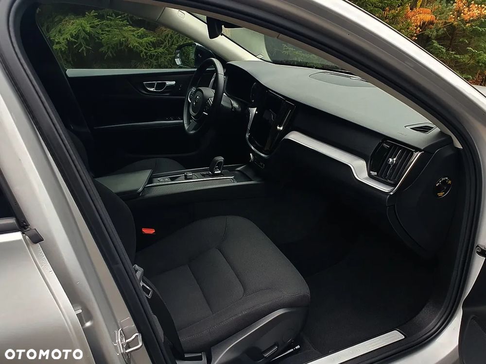 Volvo V60 B3 B DKG Momentum Pro - 5