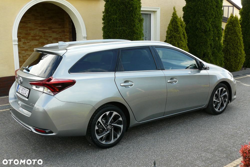 Toyota Auris 1.6 D-4D Design Edition - 29