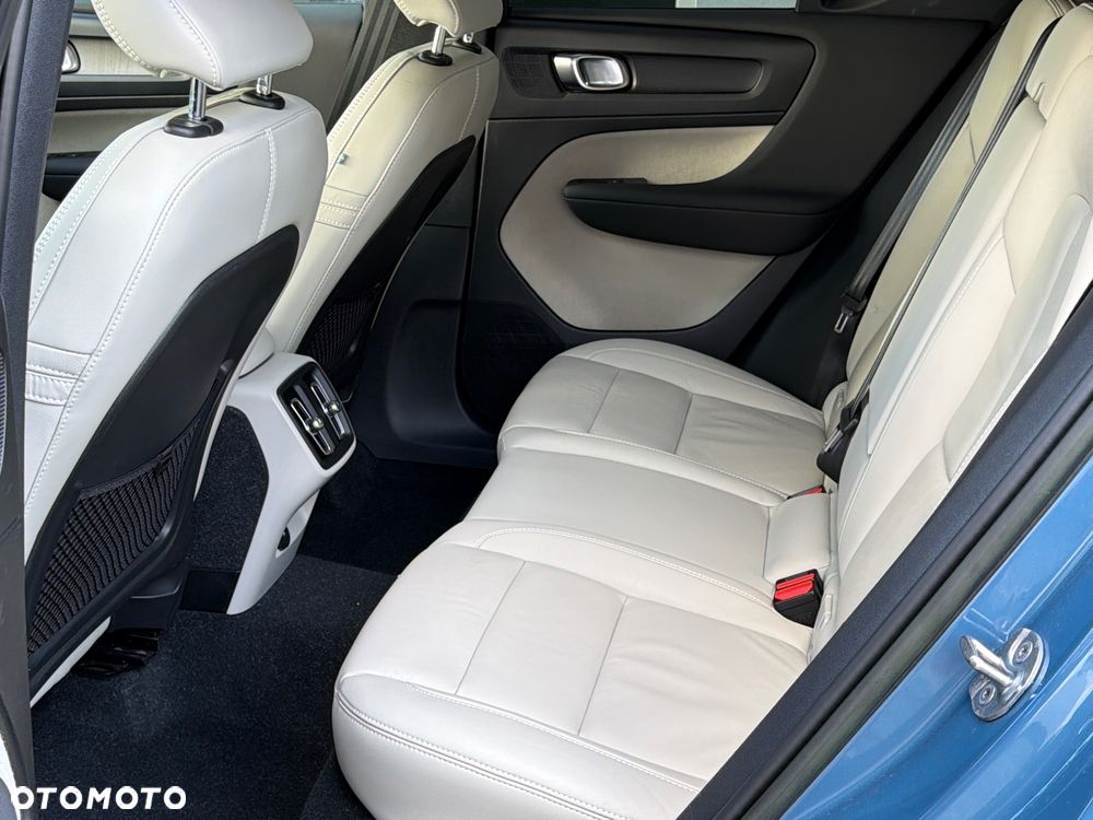 Volvo XC 40 B3 B DKG Ultra Black Edition - 37