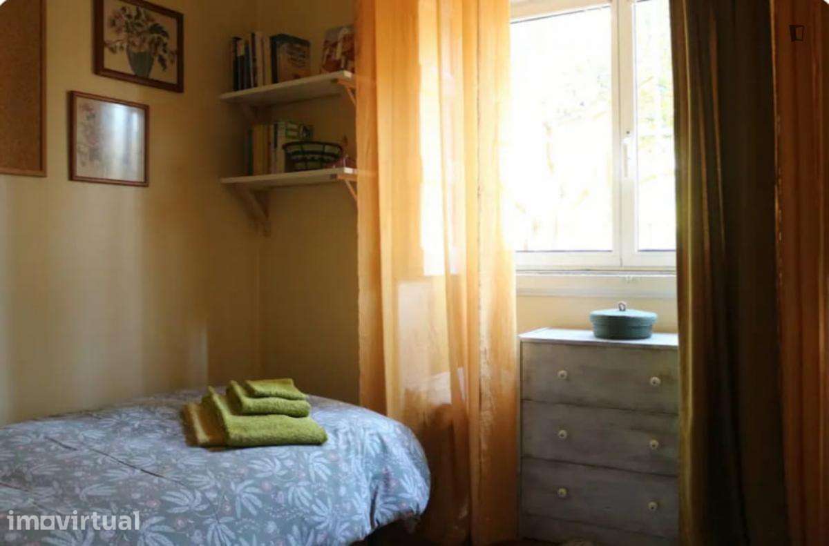 Quarto - localizado em Ajuda Lisbon - Grande imagem: 3/9