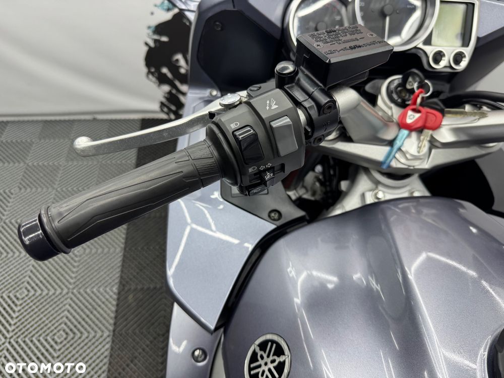 Yamaha FJR - 24