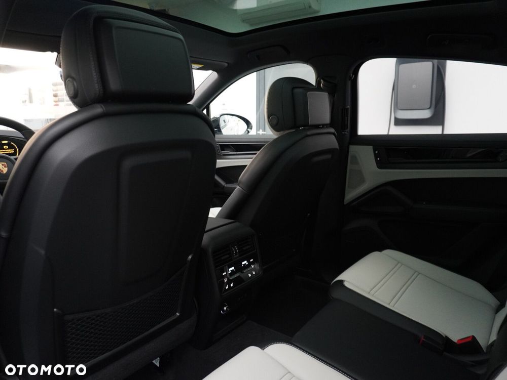 Porsche Cayenne E-Hybrid PHEV Black Edition - 34