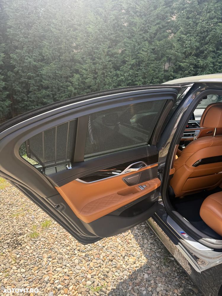 BMW Seria 7 740d xDrive MHEV - 11