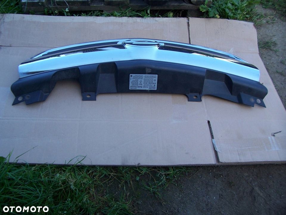 ZAFIRA B ATRAPA GRIL 13136136 ORYGINAL - 2