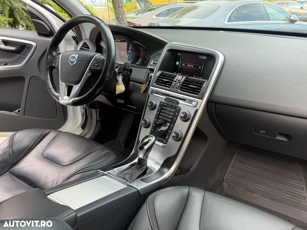 Volvo XC 60 D5 AWD Geartronic Ocean Race - 17
