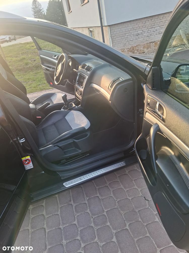 Skoda Octavia 2.0 TDI CR DPF RS - 9