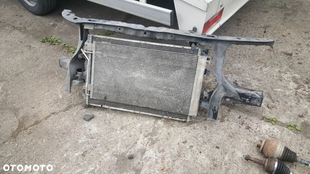 Pas przedni okular z chłodnicą wody Volkswagen Transporter T5 2.5 TDI