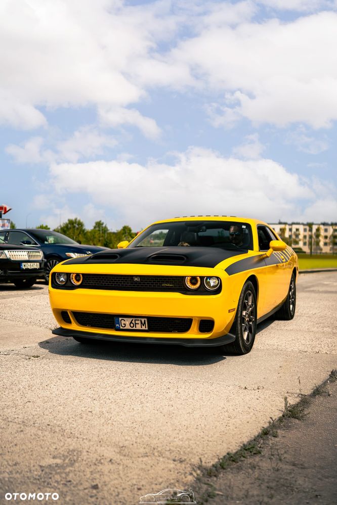 Dodge Challenger - 2