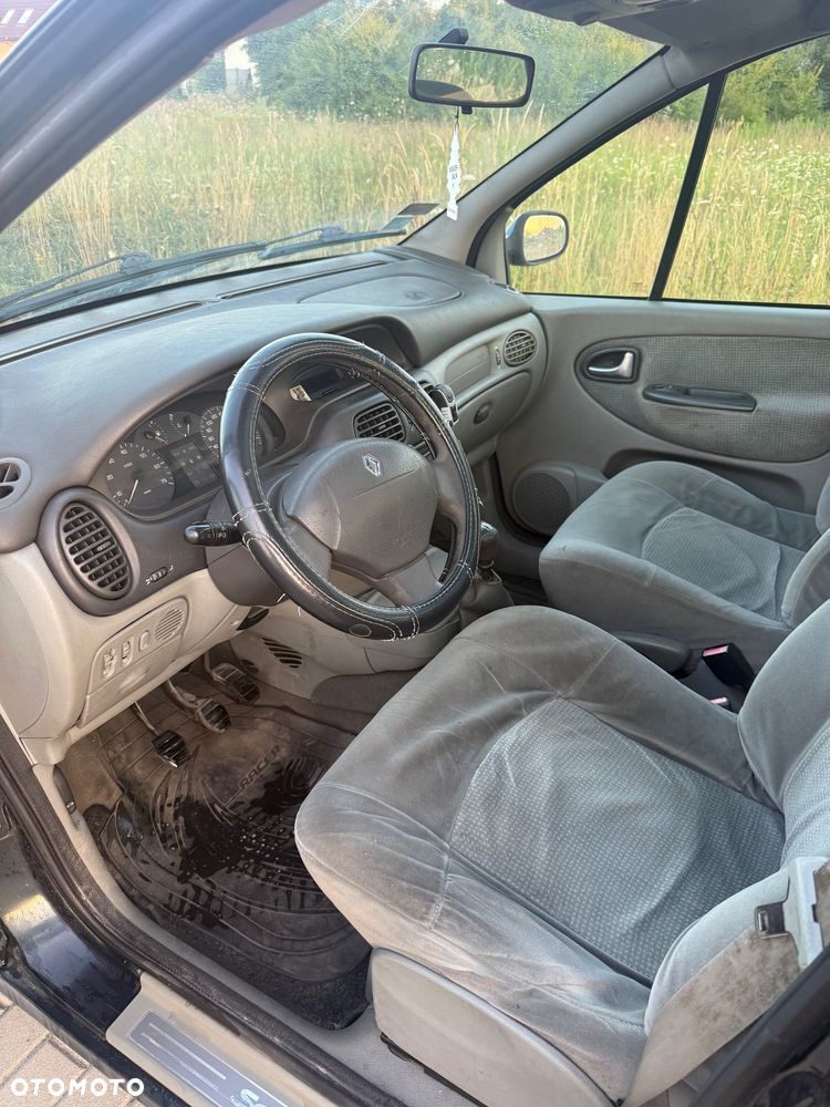 Renault Scenic 1.9 dCi Authentique - 11