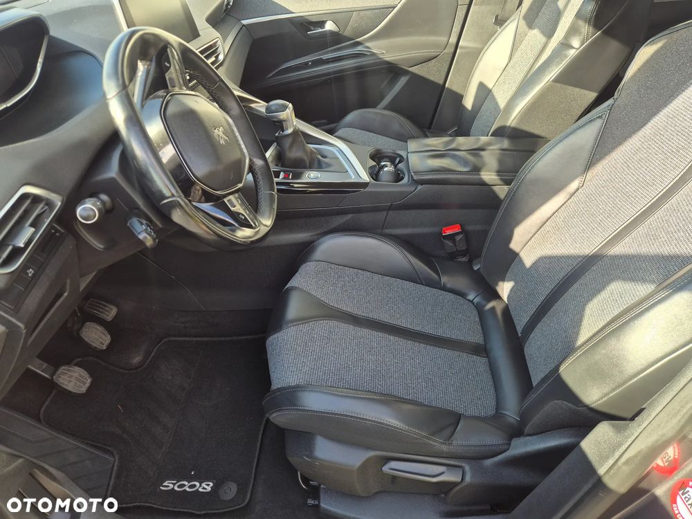 Peugeot 5008 - 10