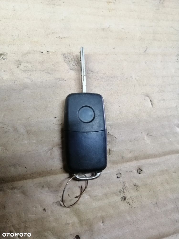 Skoda Rapid 1.2 86KM CBZ CBZA CBZG zestaw startowy komputer Continental 03F906070HA 5WP44882 stacyjka immo moduły licznik i inne - 12