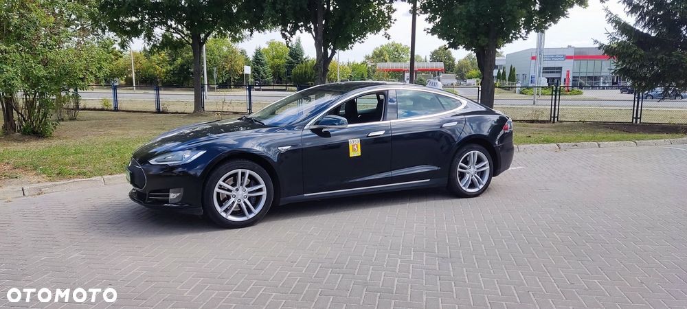 Tesla Model S 85 D - 6