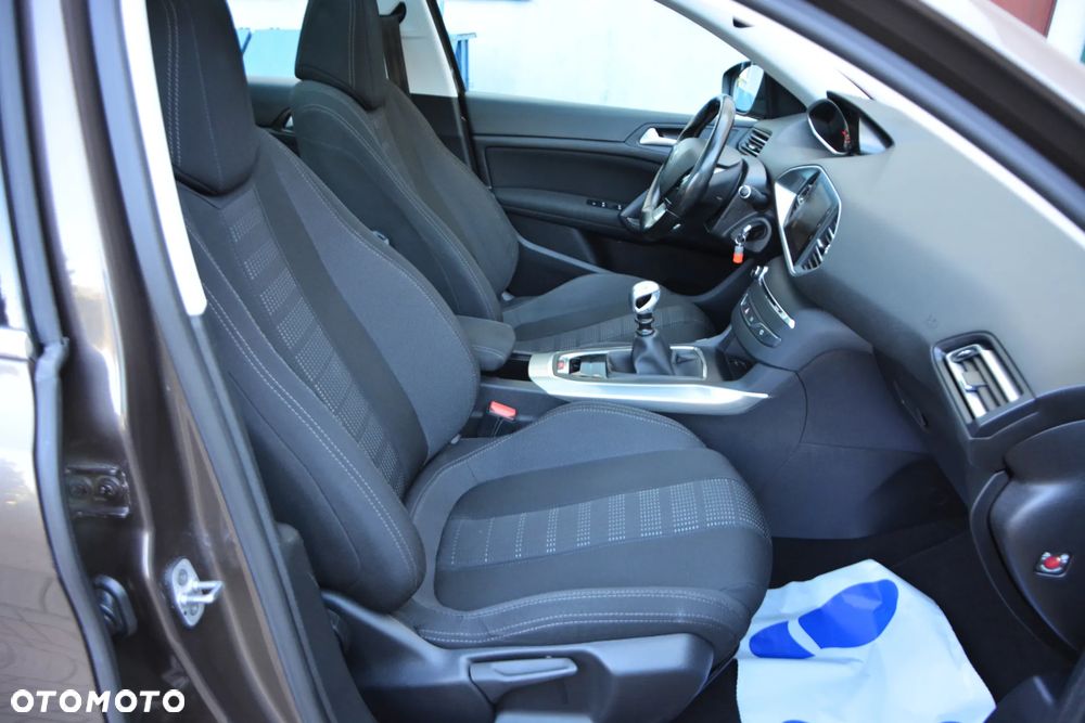 Peugeot 308 1.6 BlueHDi Allure S&S - 34