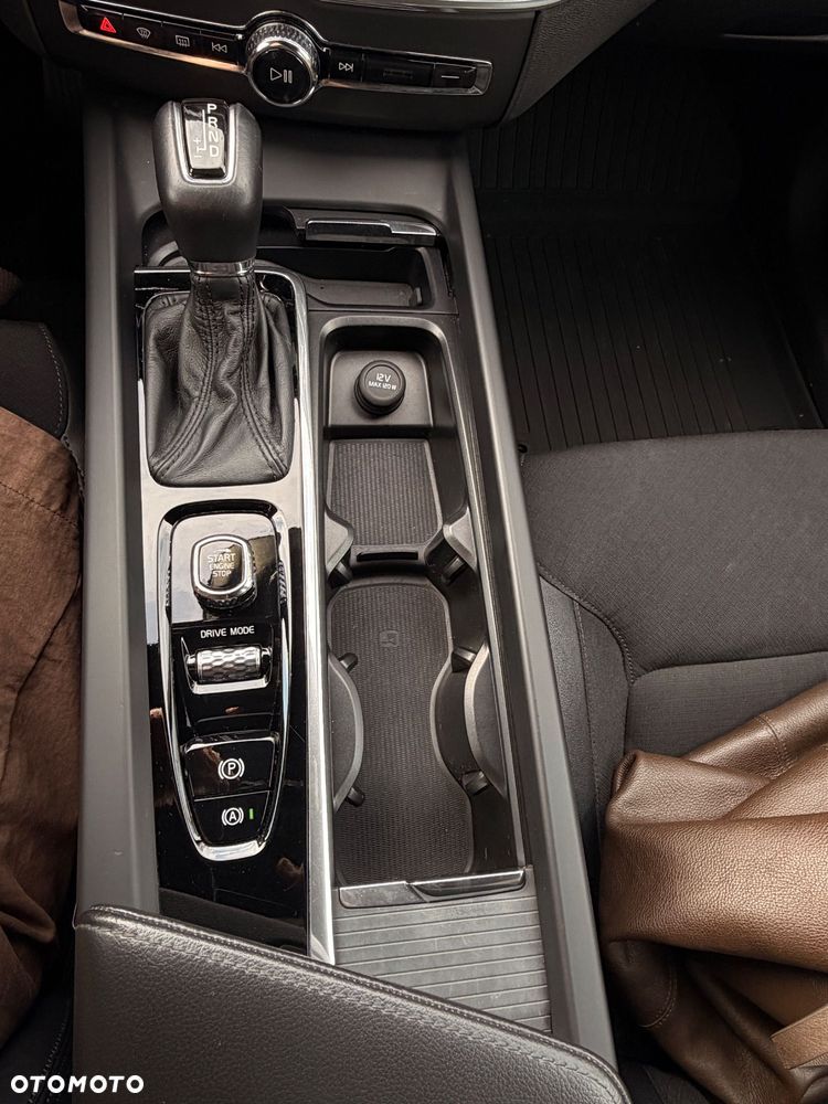 Volvo XC 60 T5 GPF Momentum - 12
