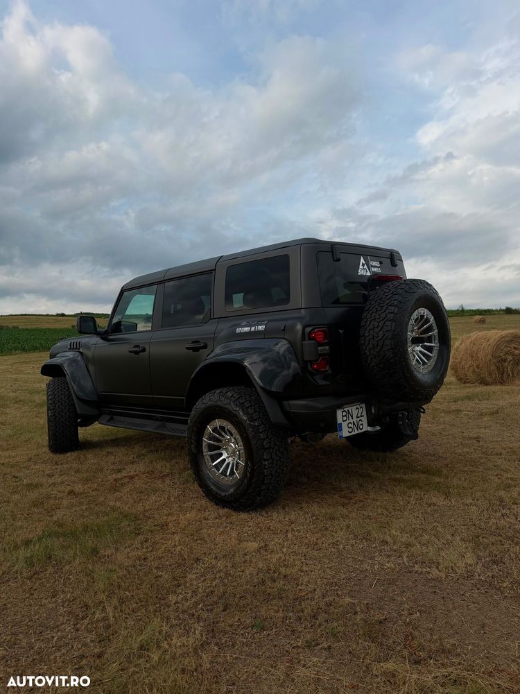 Ford Bronco - 12
