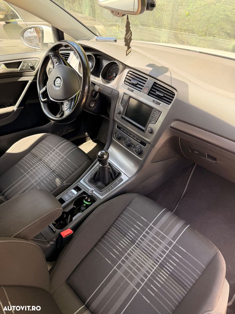 Volkswagen Golf 1.6 TDI BlueMotion Comfortline - 11