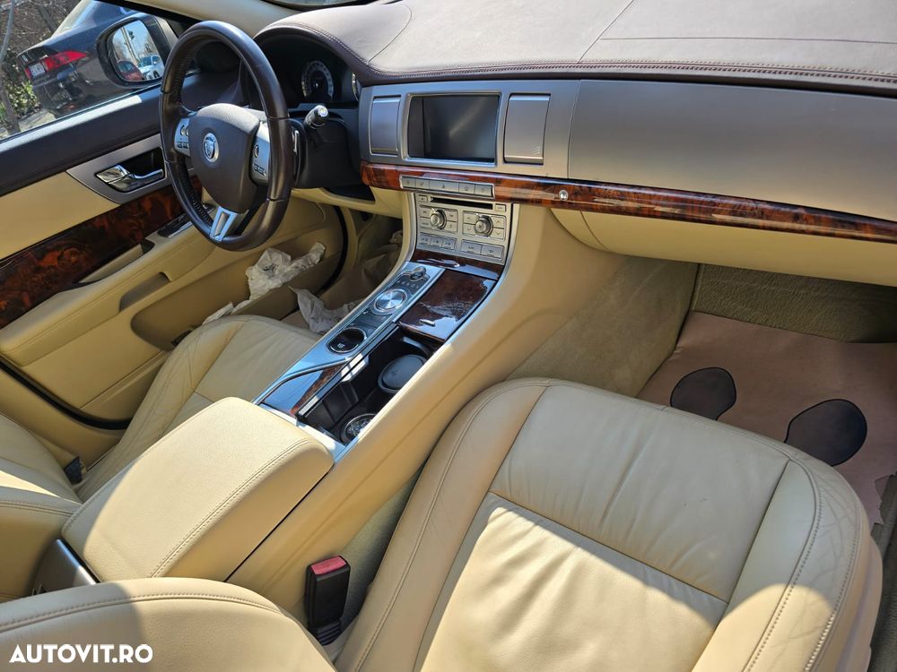 Jaguar XF 3.0 V6 Premium Luxury - 14