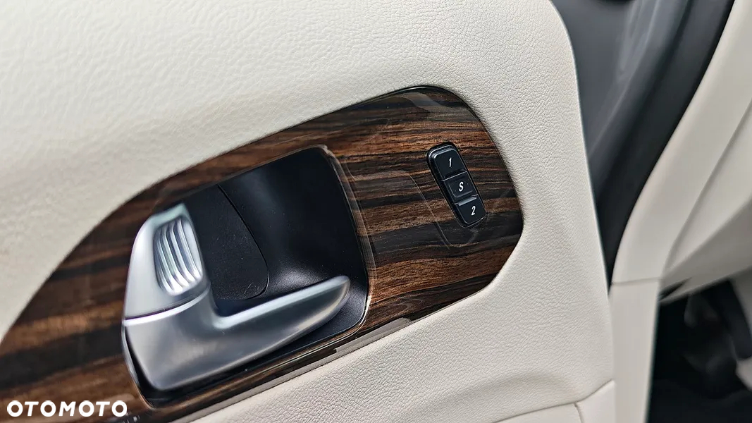 Chrysler Pacifica - 32