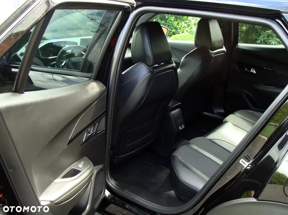 Peugeot 2008 PureTech 130 EAT8 GT - 19